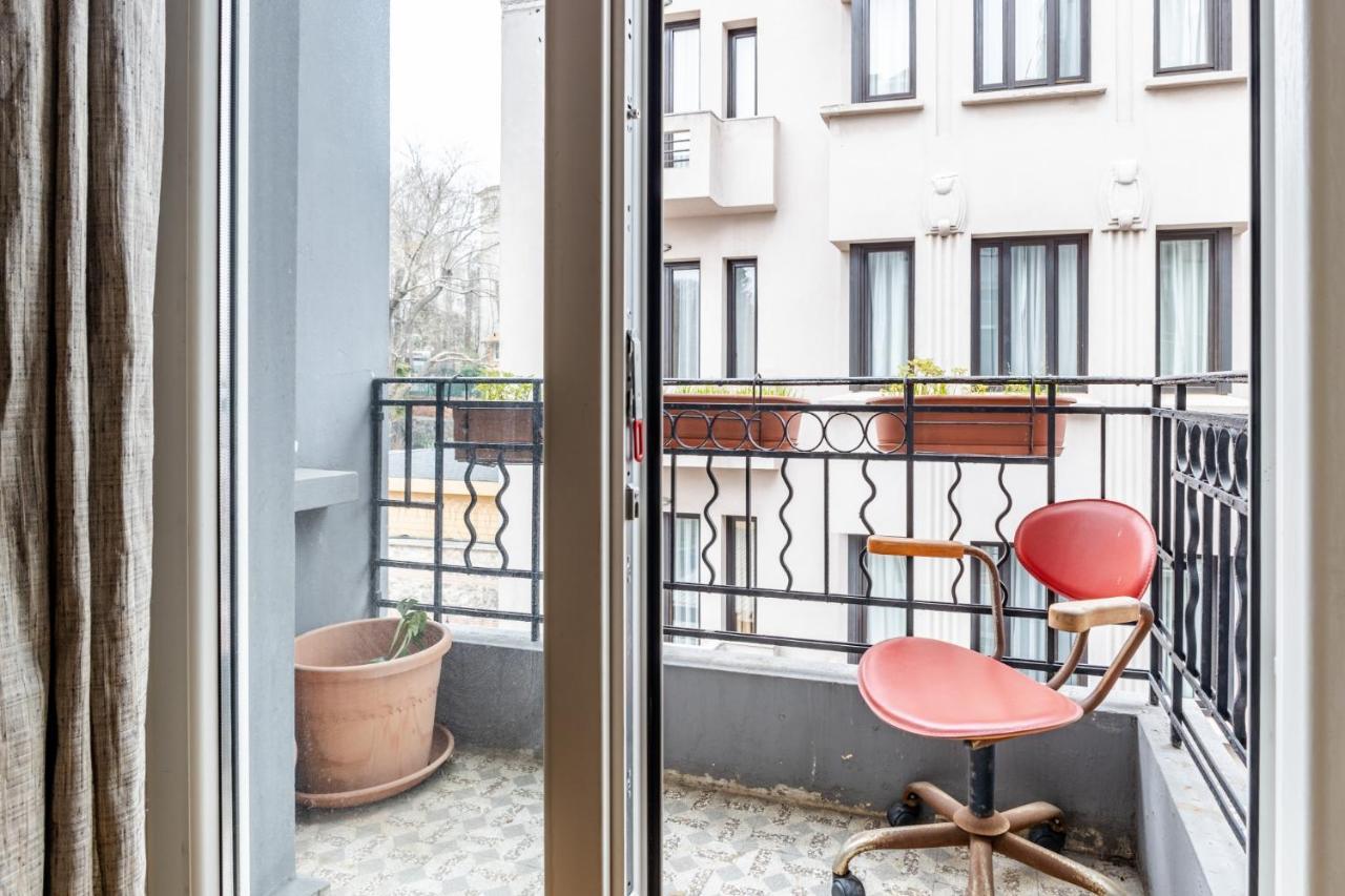 Flat With Balcony And Bosphorus View In Beyoglu Apartment Istanbul Exterior photo