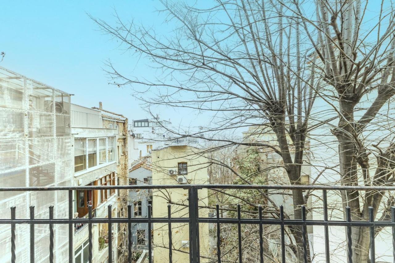 Flat With Balcony And Bosphorus View In Beyoglu Apartment Istanbul Exterior photo