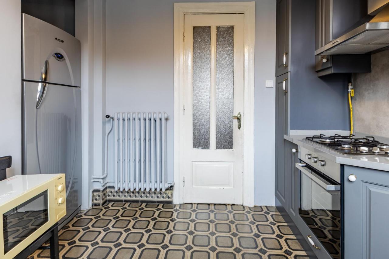 Flat With Balcony And Bosphorus View In Beyoglu Apartment Istanbul Exterior photo