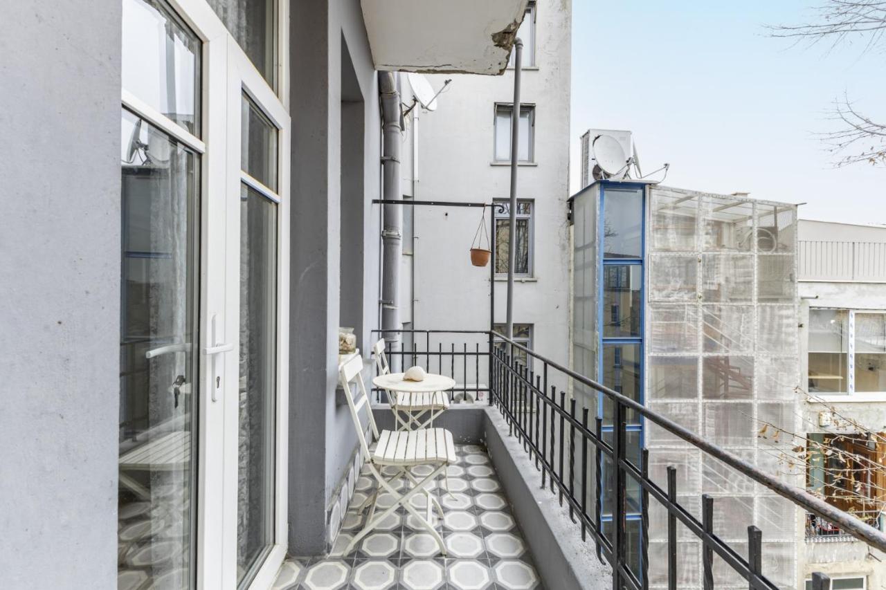 Flat With Balcony And Bosphorus View In Beyoglu Apartment Istanbul Exterior photo