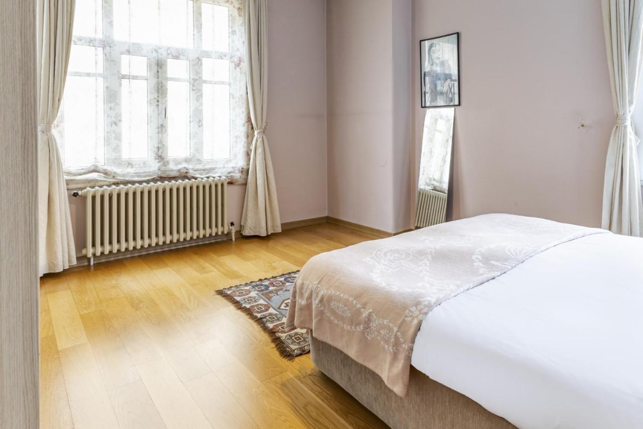 Flat With Balcony And Bosphorus View In Beyoglu Apartment Istanbul Exterior photo