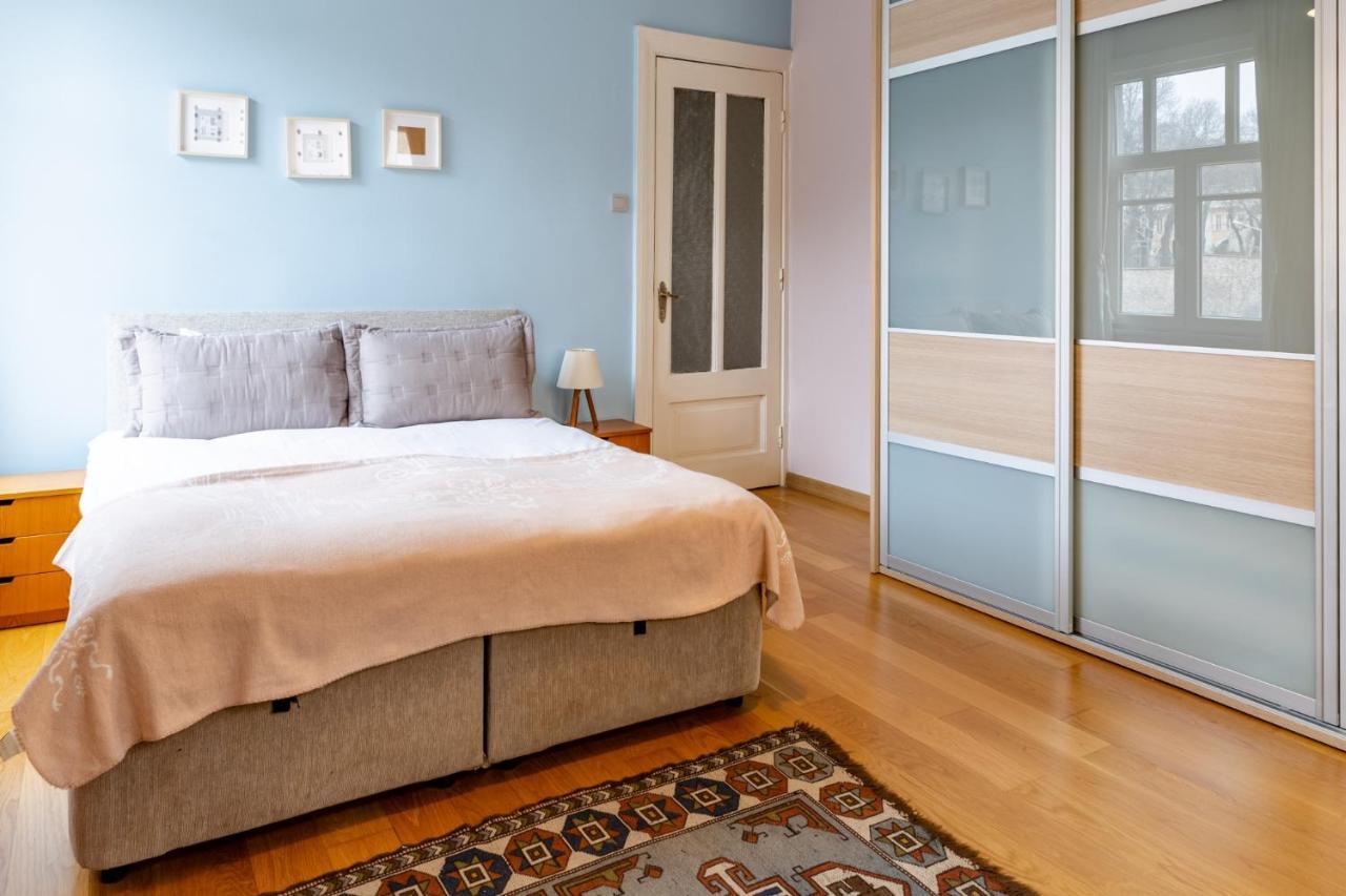 Flat With Balcony And Bosphorus View In Beyoglu Apartment Istanbul Exterior photo