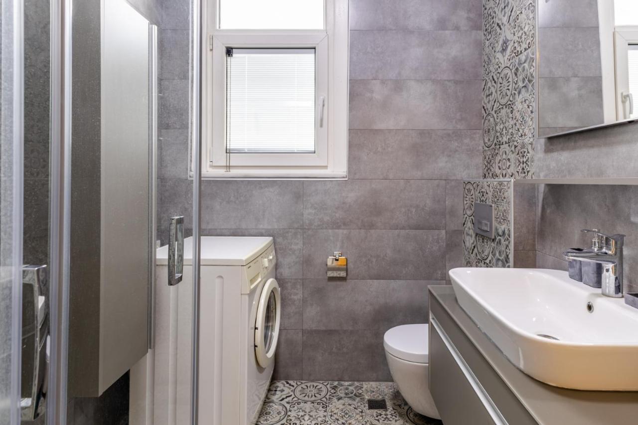 Flat With Balcony And Bosphorus View In Beyoglu Apartment Istanbul Exterior photo