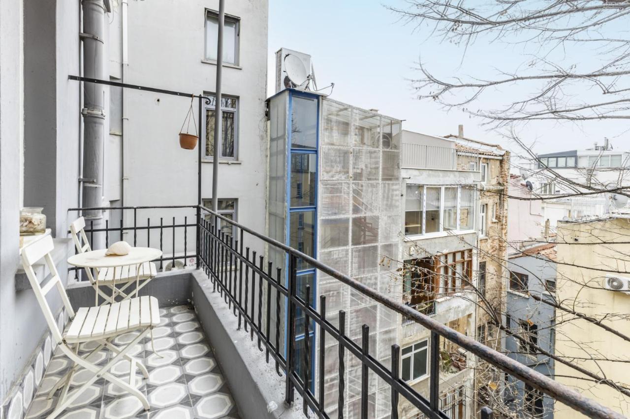 Flat With Balcony And Bosphorus View In Beyoglu Apartment Istanbul Exterior photo